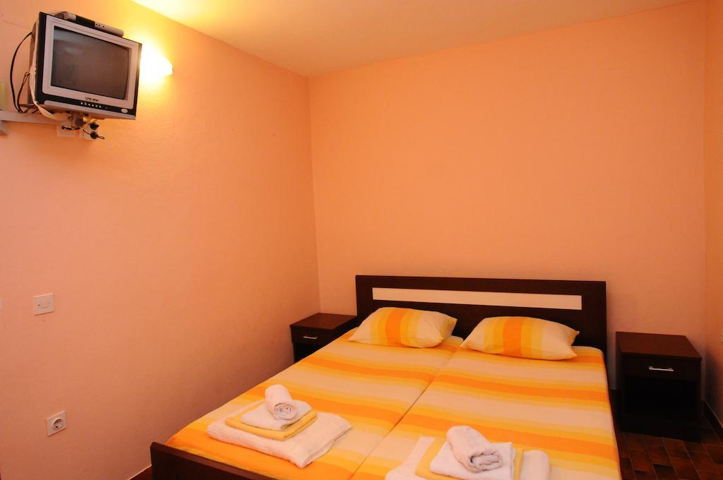 Vila Apartments Lidija Petrovac Kamer foto