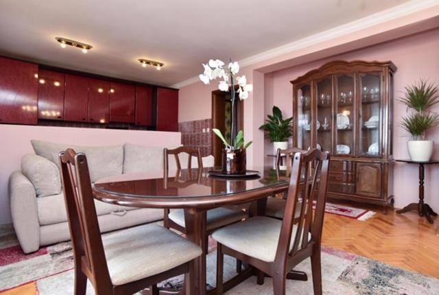 Vila Apartments Lidija Petrovac Buitenkant foto
