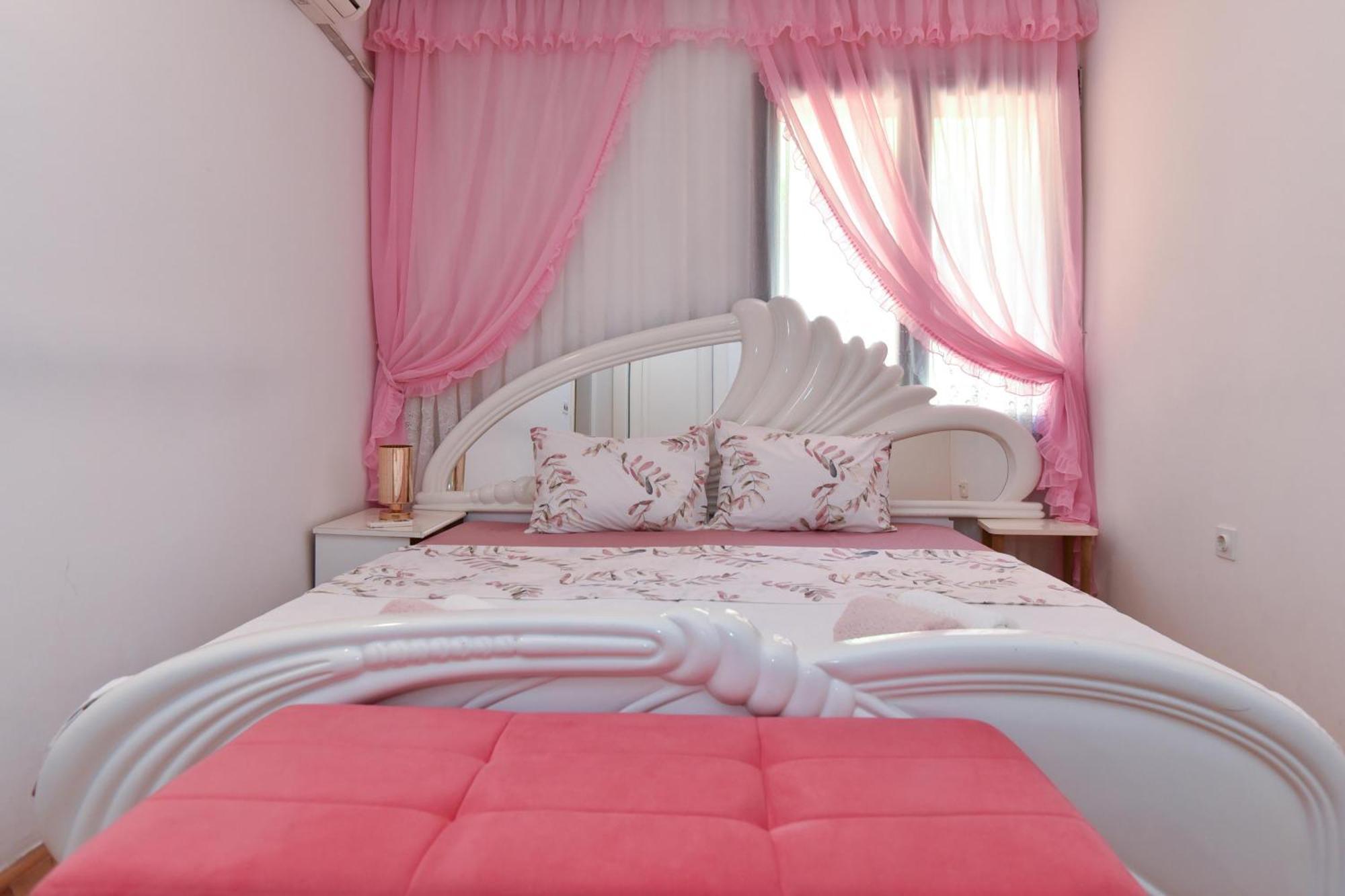 Vila Apartments Lidija Petrovac Buitenkant foto