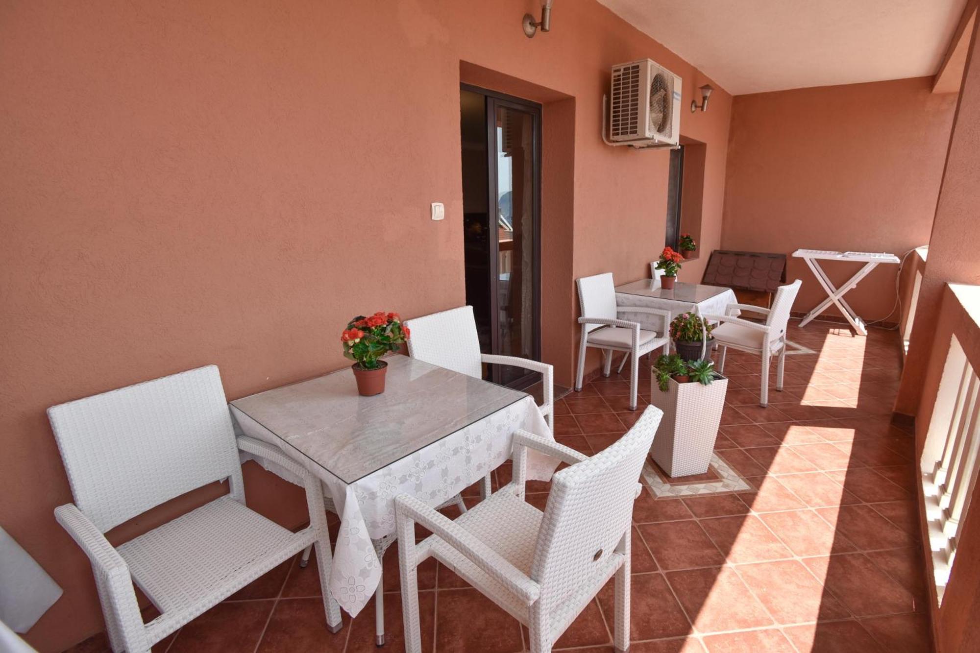 Vila Apartments Lidija Petrovac Buitenkant foto