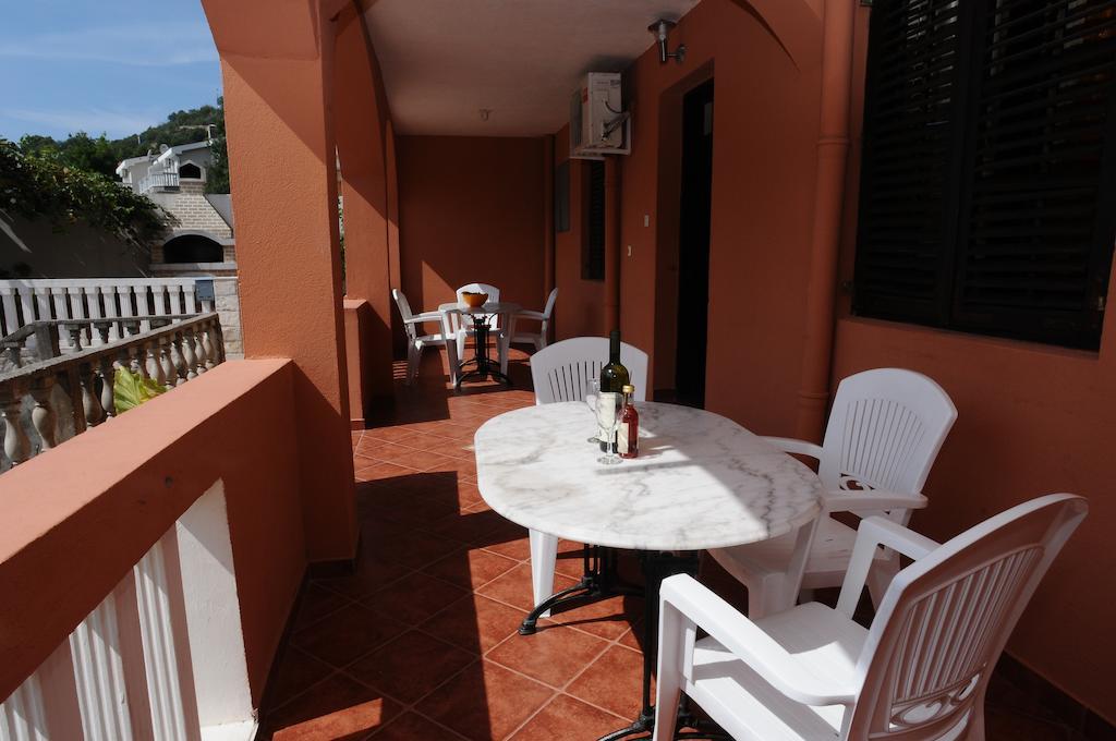 Vila Apartments Lidija Petrovac Buitenkant foto